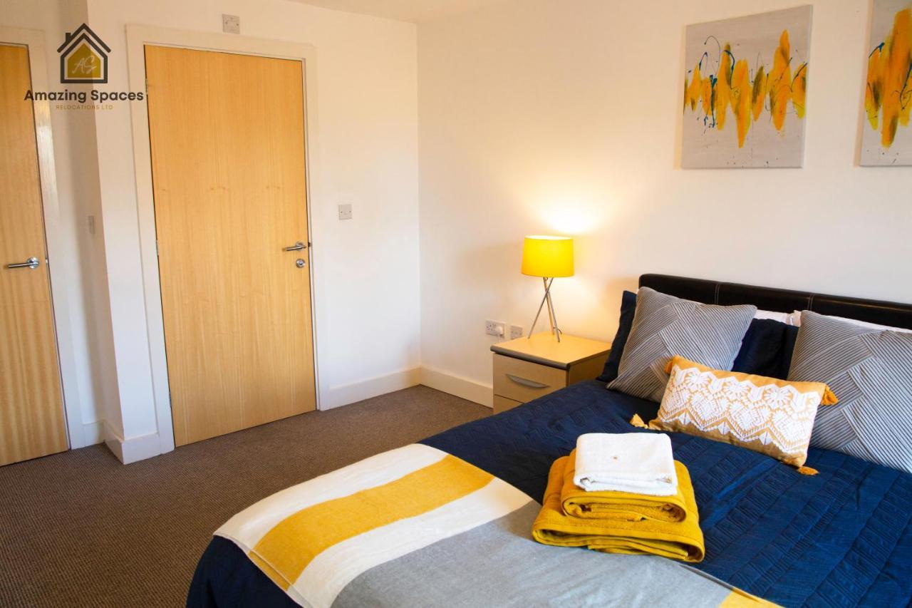 Executive 2 Bed Flat In Stockton Heath By Amazing Spaces Relocations Ltd ワーリントン エクステリア 写真