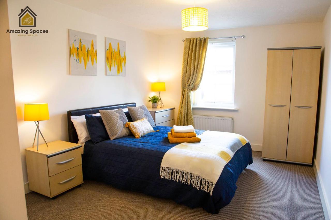 Executive 2 Bed Flat In Stockton Heath By Amazing Spaces Relocations Ltd ワーリントン エクステリア 写真