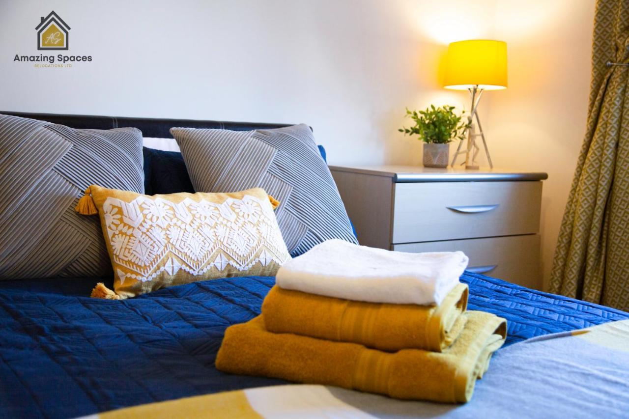 Executive 2 Bed Flat In Stockton Heath By Amazing Spaces Relocations Ltd ワーリントン エクステリア 写真