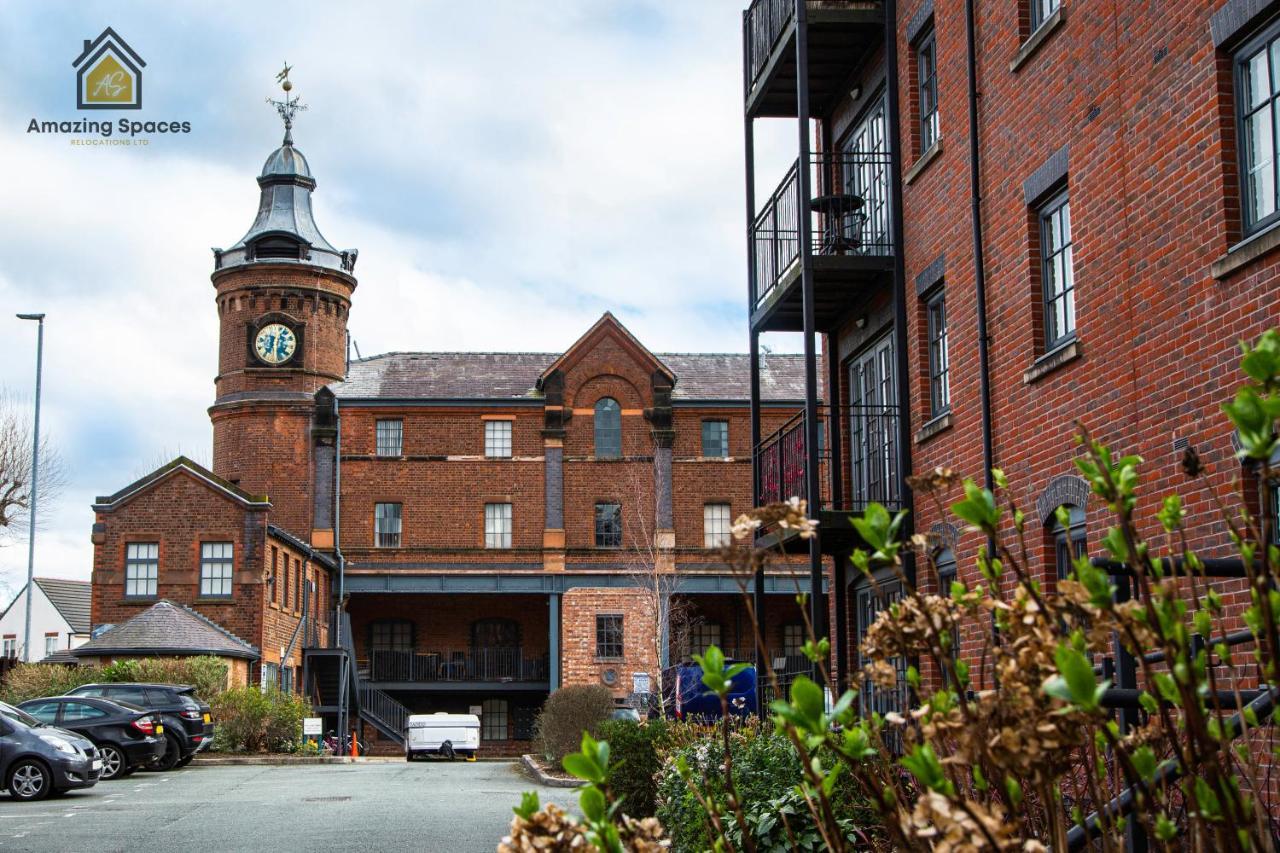 Executive 2 Bed Flat In Stockton Heath By Amazing Spaces Relocations Ltd ワーリントン エクステリア 写真